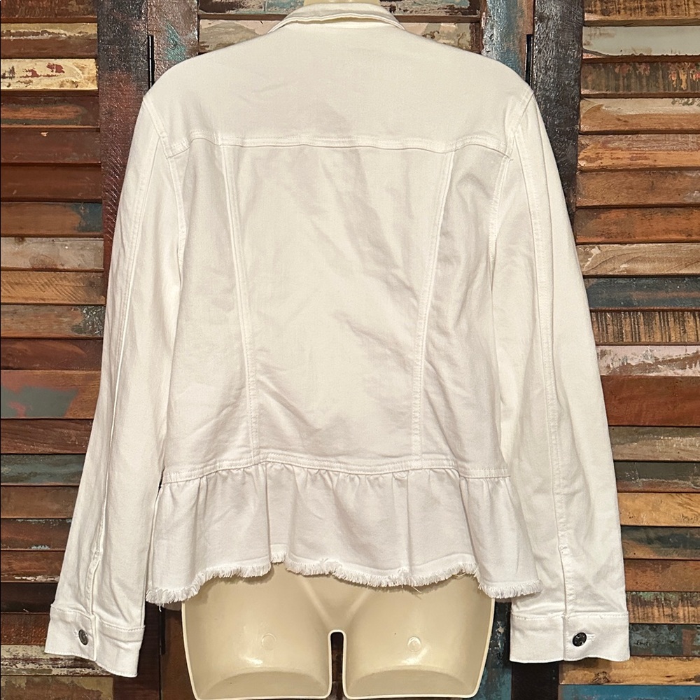 CHICO’S White denim jacket spring & summer with Stretch size 2 - Picture 4 of 7
